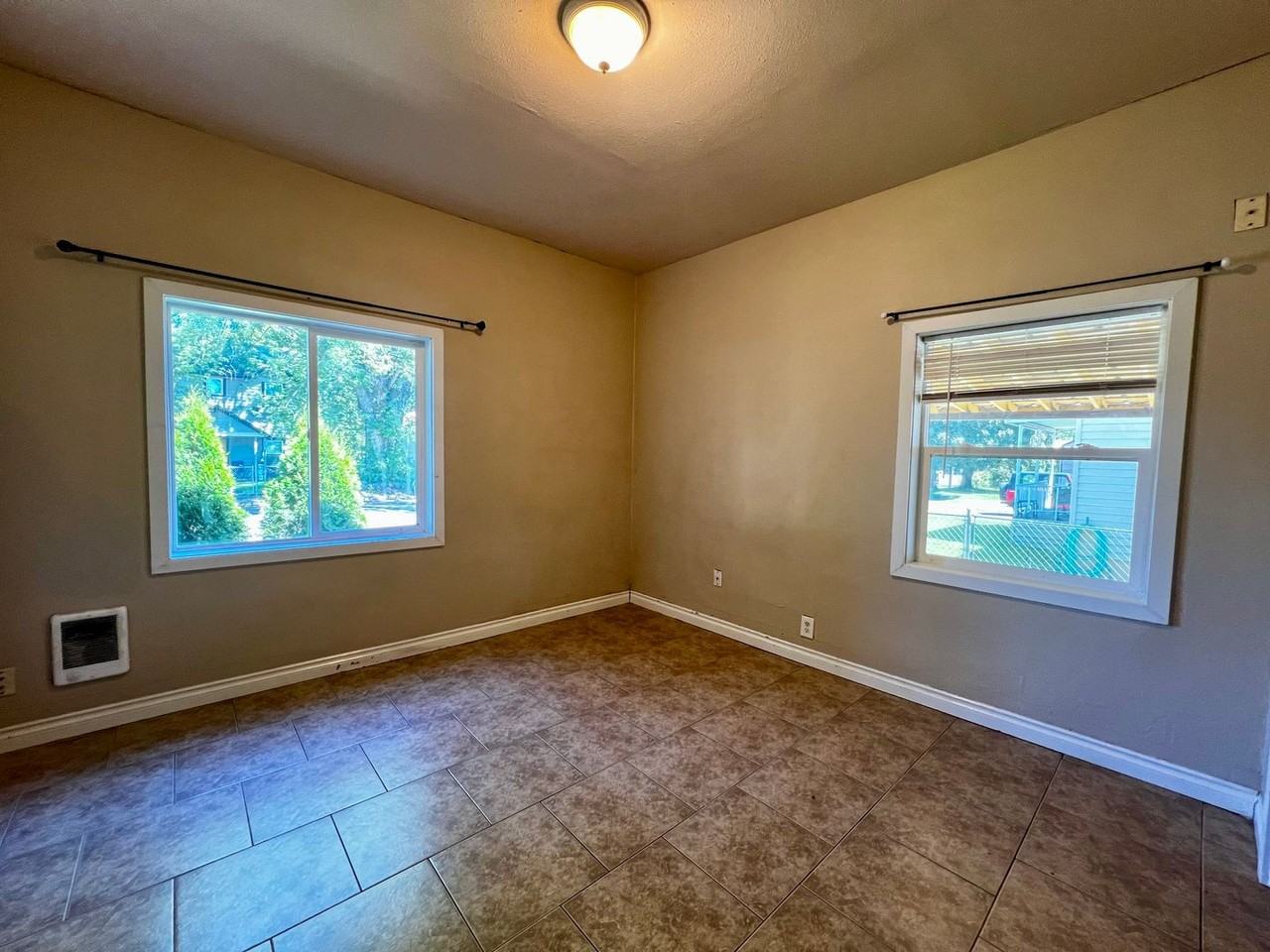 916 S 11th Ave - Photo 6 of 17