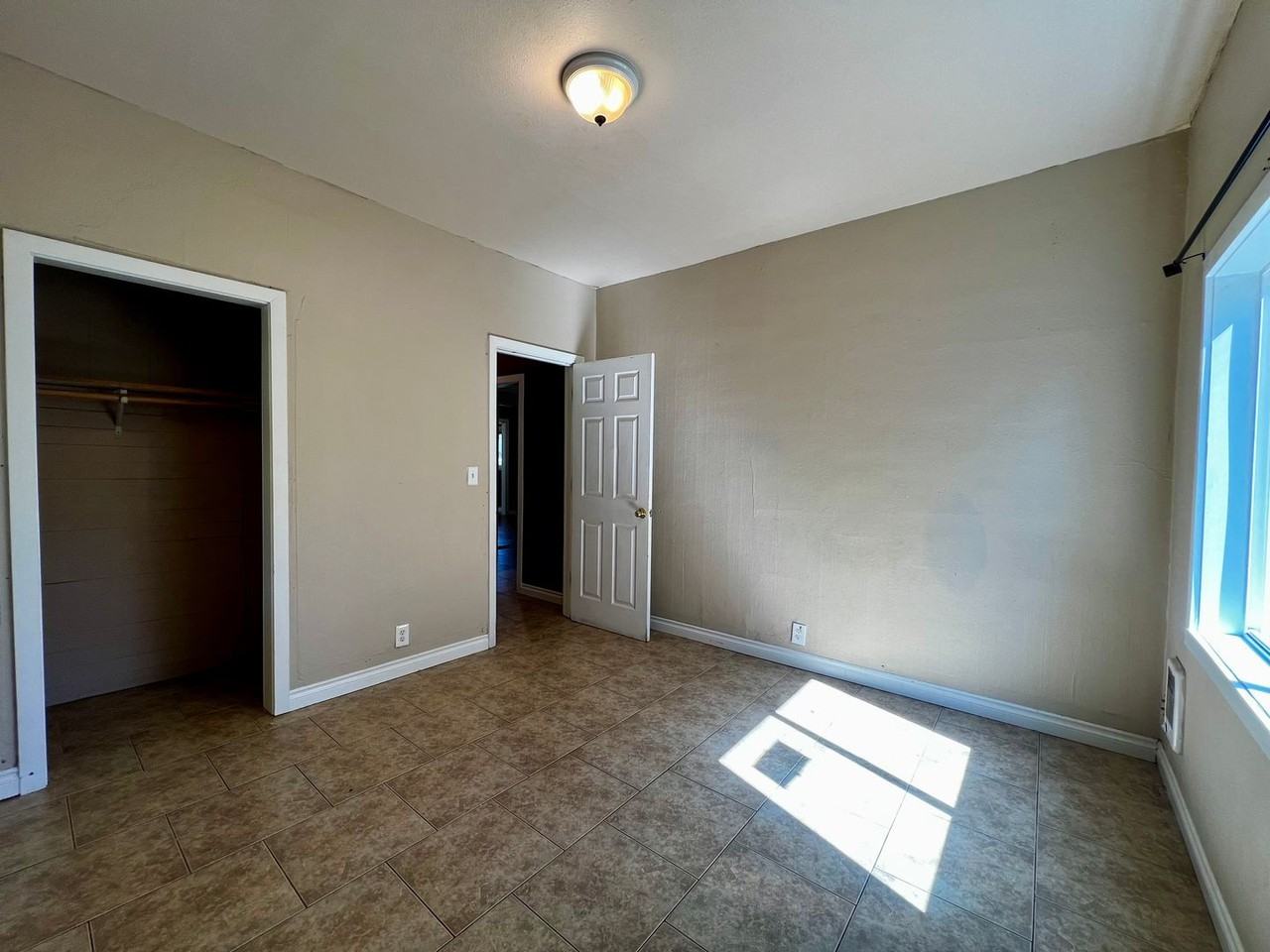 916 S 11th Ave - Photo 7 of 17