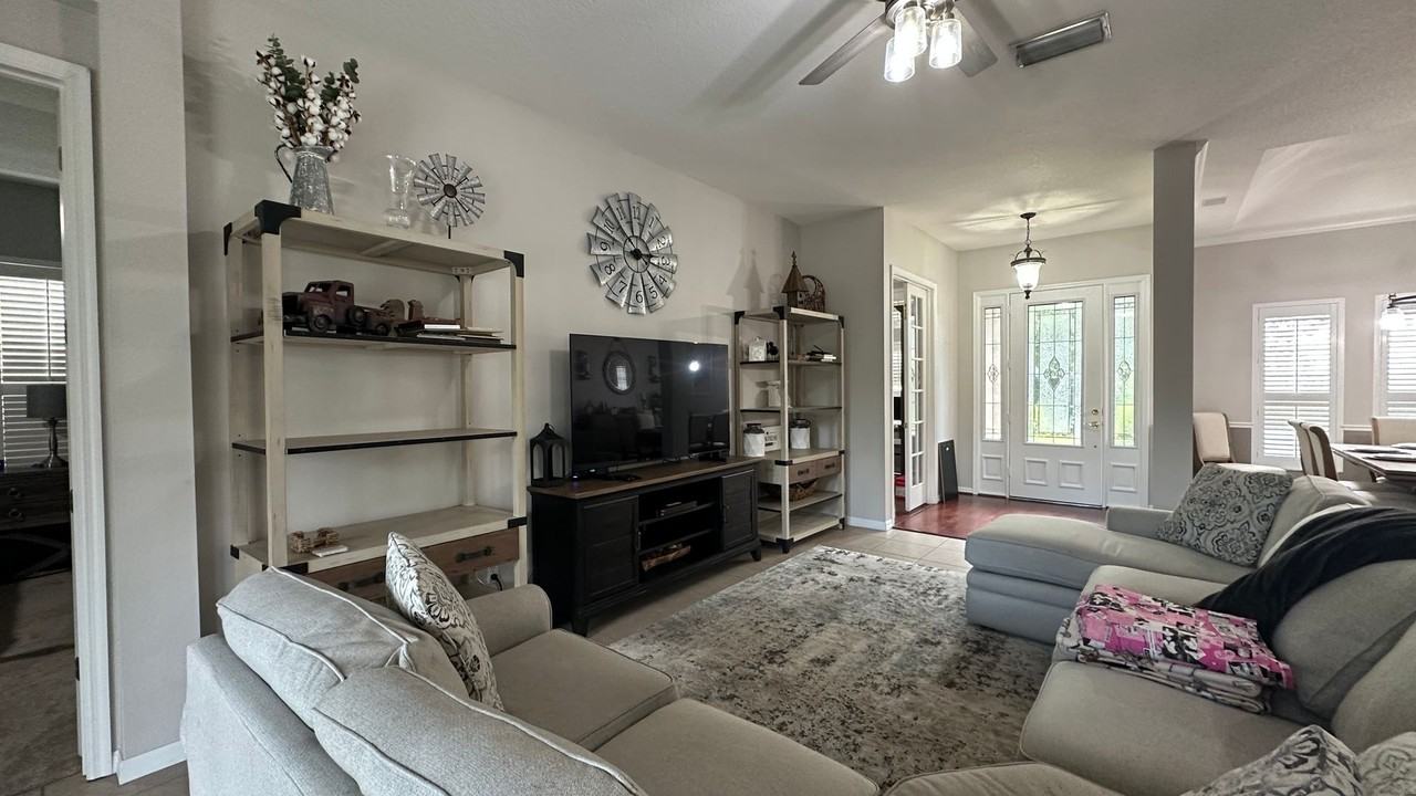 1185 Pallister Ln - Photo 5 of 22