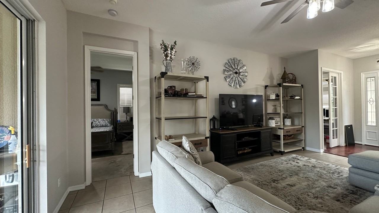 1185 Pallister Ln - Photo 6 of 22