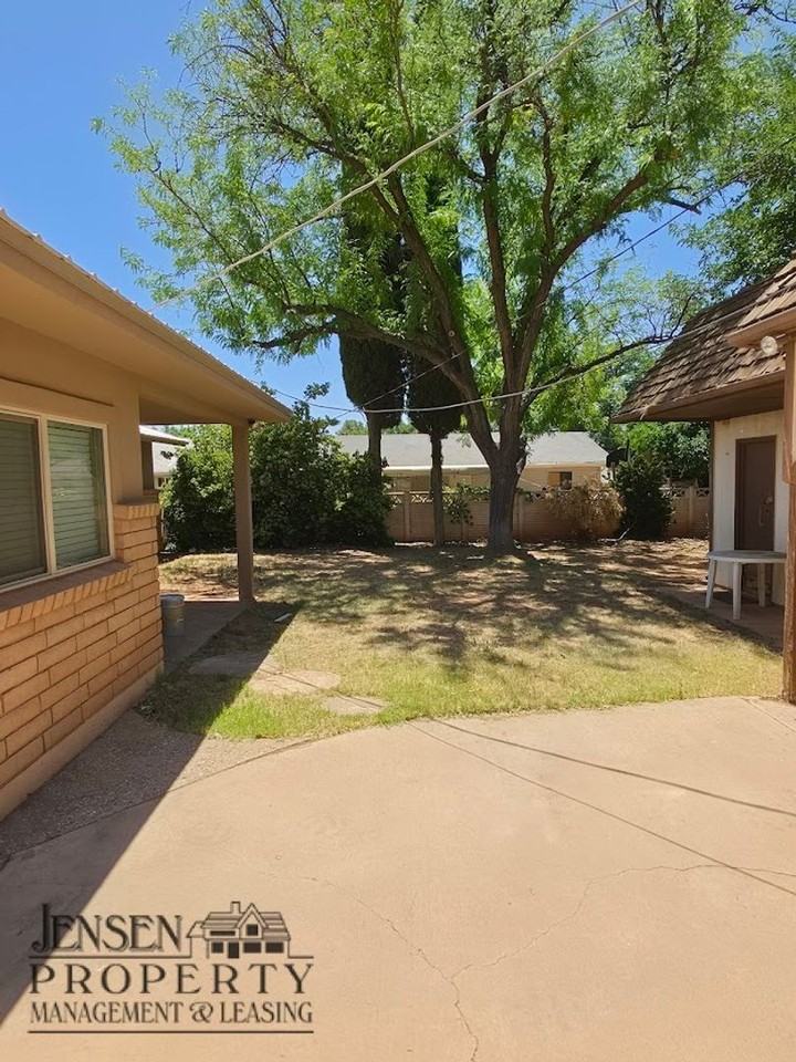 217 N 100 W - Photo 4 of 19