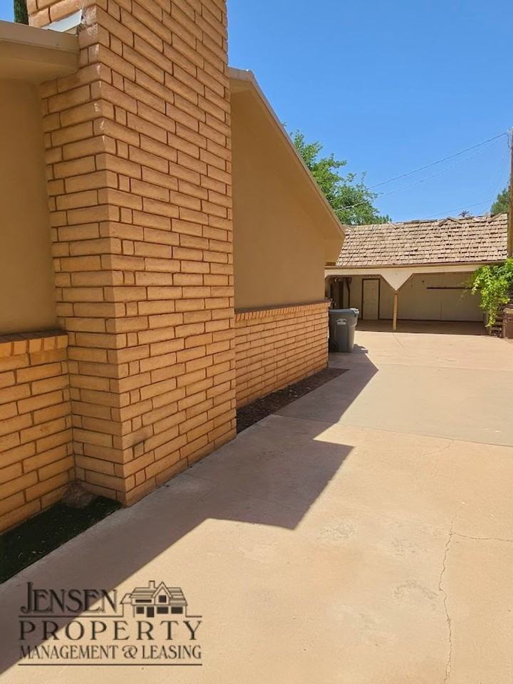 217 N 100 W - Photo 7 of 19