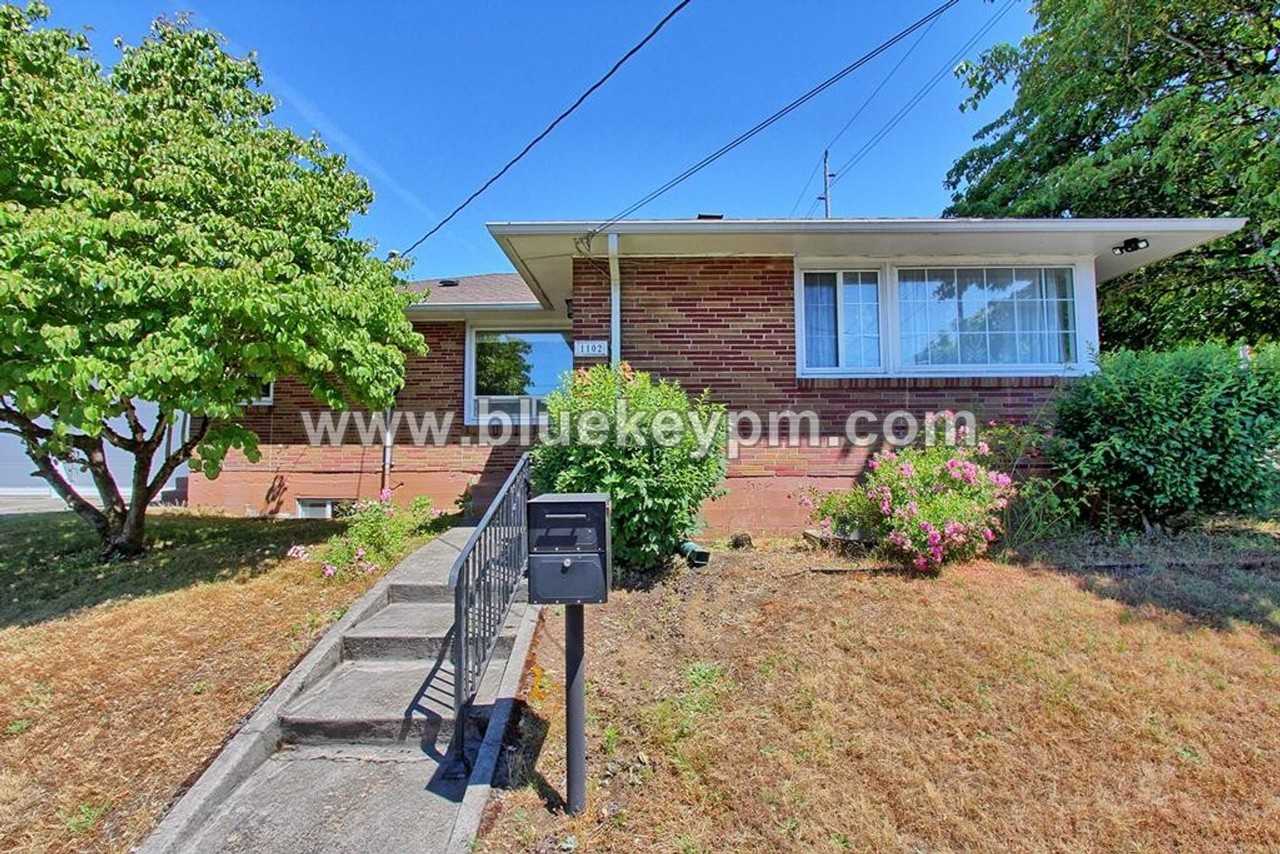 1102 Nw 41st St - Photo 2 of 17