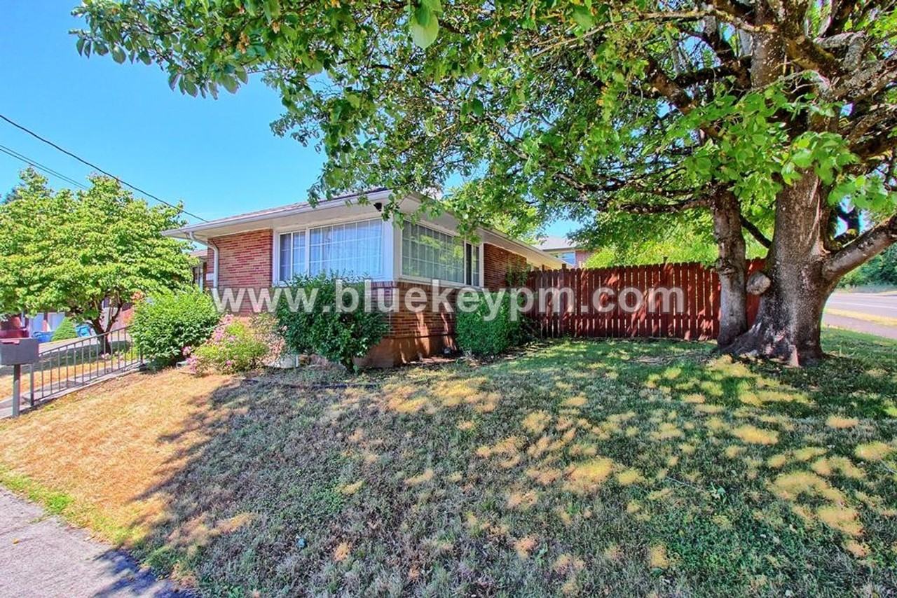 1102 Nw 41st St - Photo 3 of 17