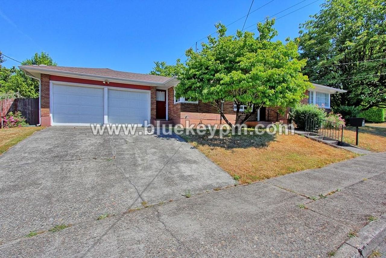 1102 Nw 41st St - Photo 4 of 17