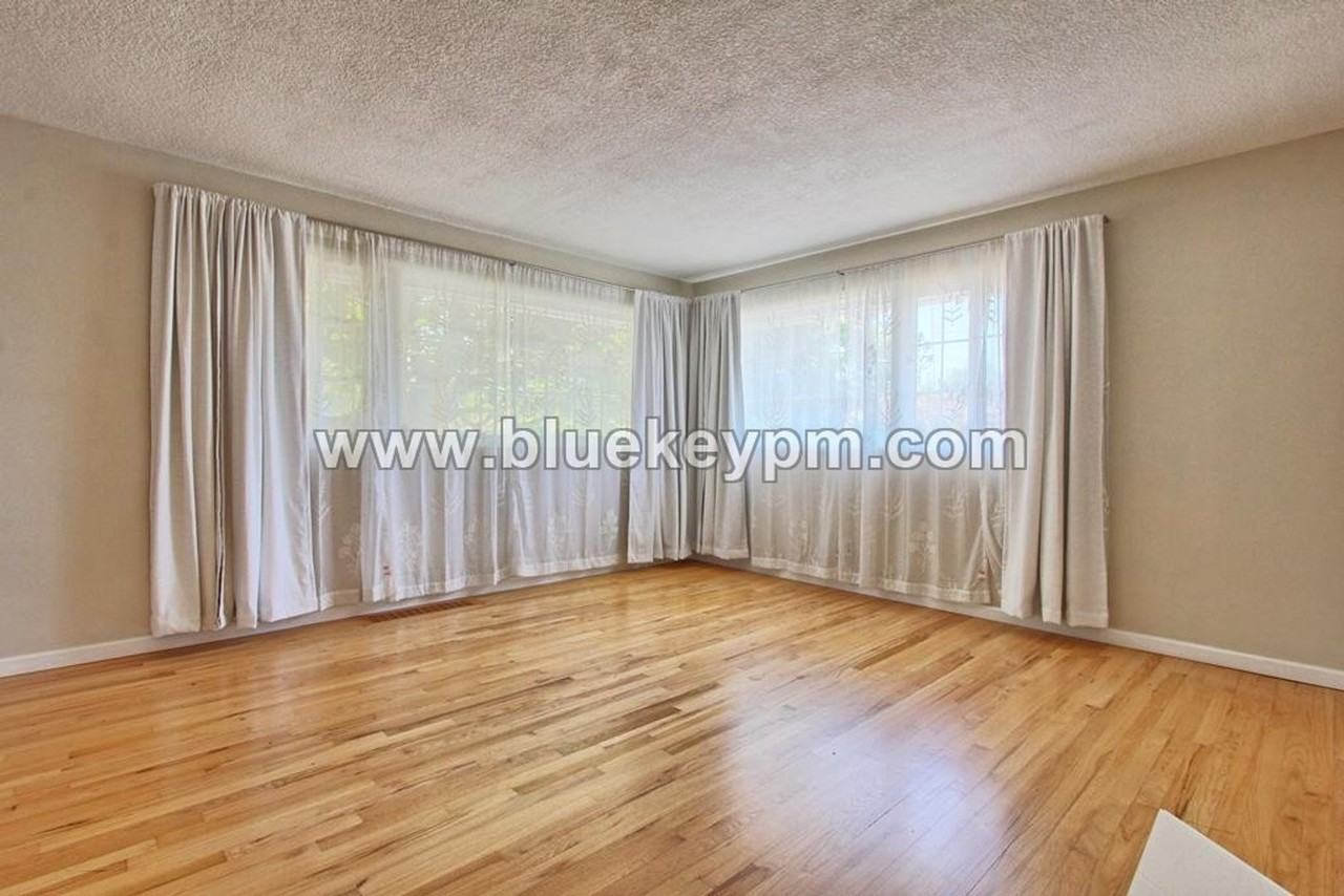 1102 Nw 41st St - Photo 5 of 17