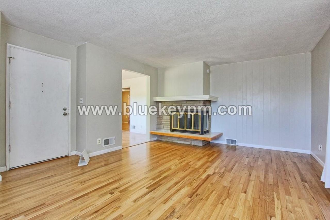 1102 Nw 41st St - Photo 6 of 17