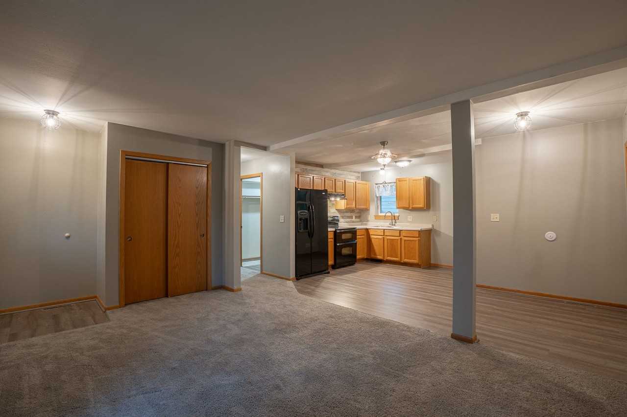 701 S 6th St - Photo 2 of 13