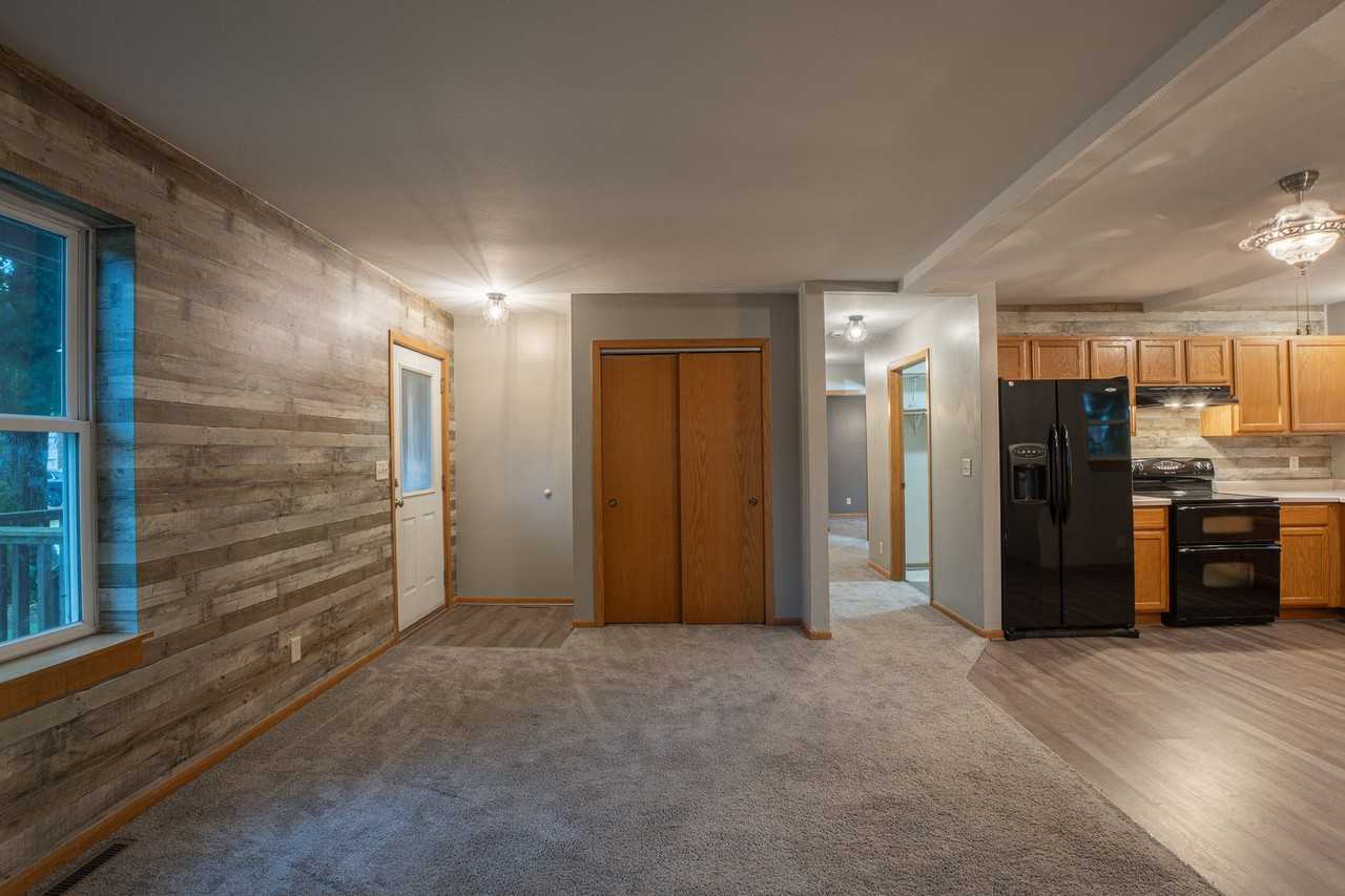701 S 6th St - Photo 4 of 13