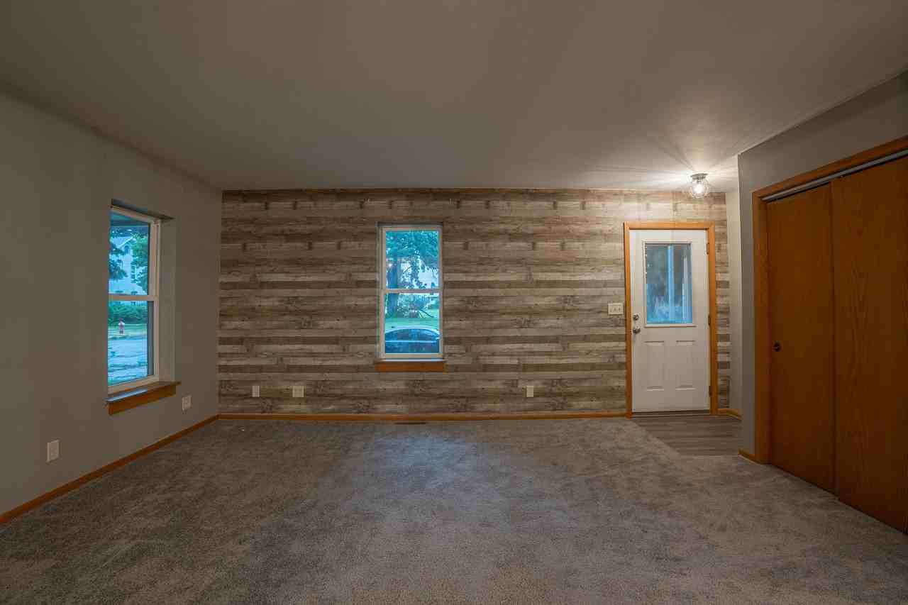 701 S 6th St - Photo 5 of 13