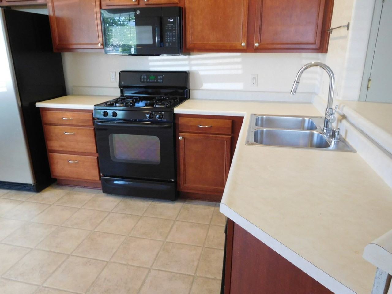 2055 Baxter Village Dr - Photo 4 of 22
