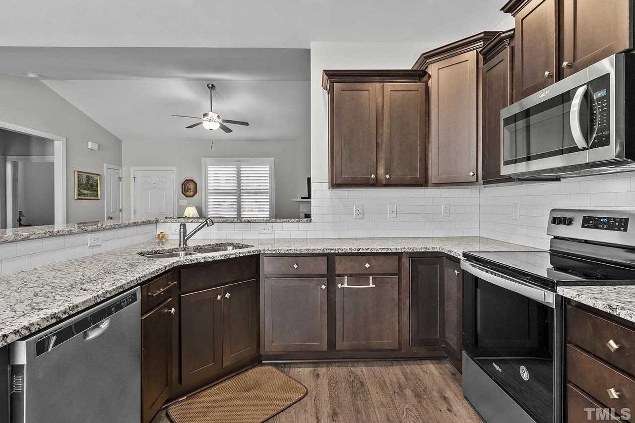 119 Aviemore Ln - Photo 3 of 36