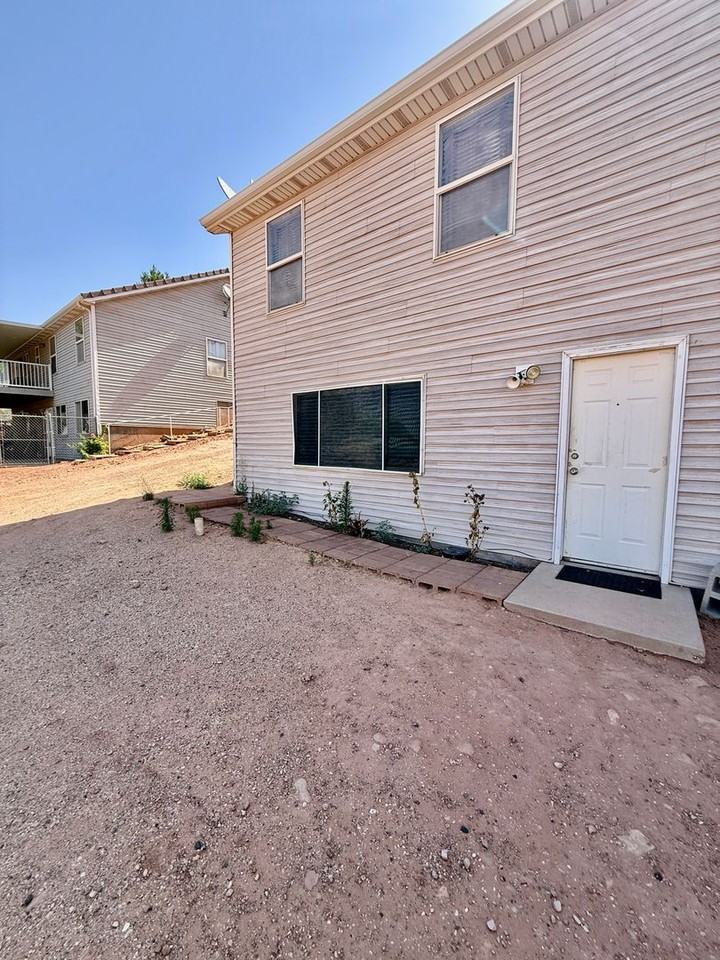 165 N 300 E - Photo 2 of 16