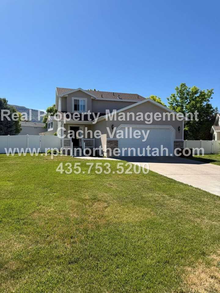 450 Maple Cir - Photo 2 of 2