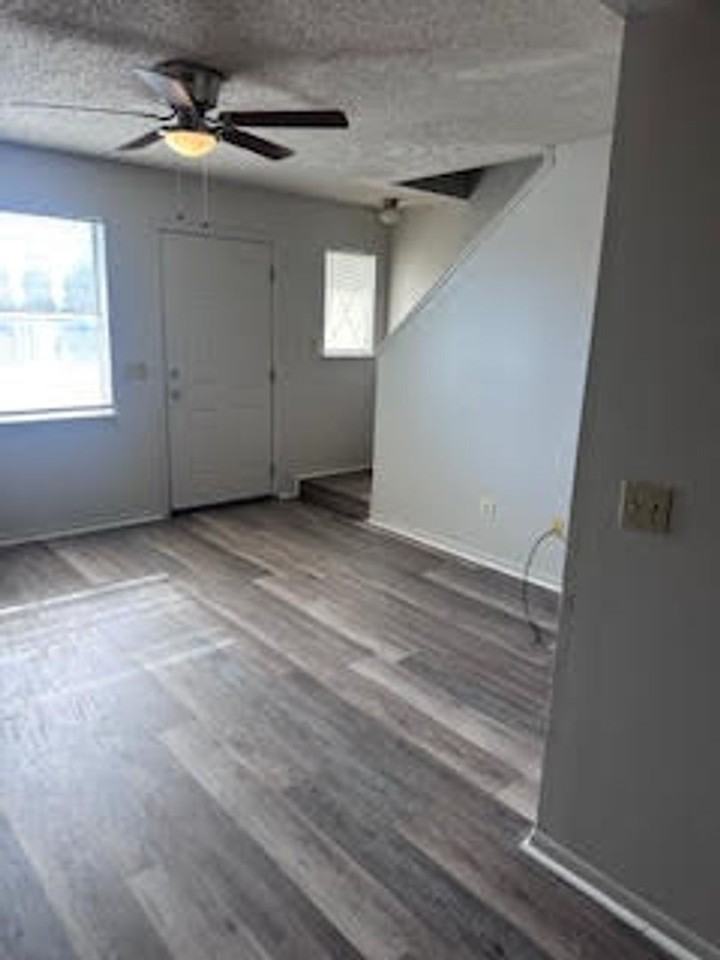 1516 Kraft Ave - Photo 5 of 25