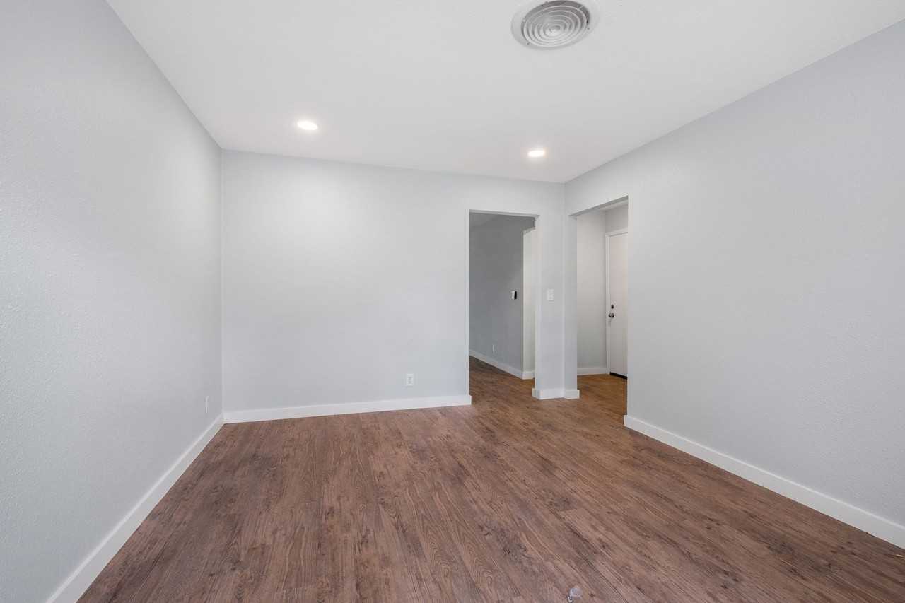 5504 Coventry Ln - Photo 3 of 39