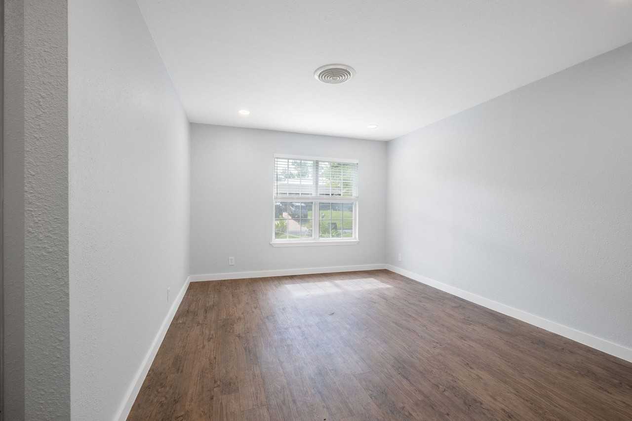 5504 Coventry Ln - Photo 4 of 39
