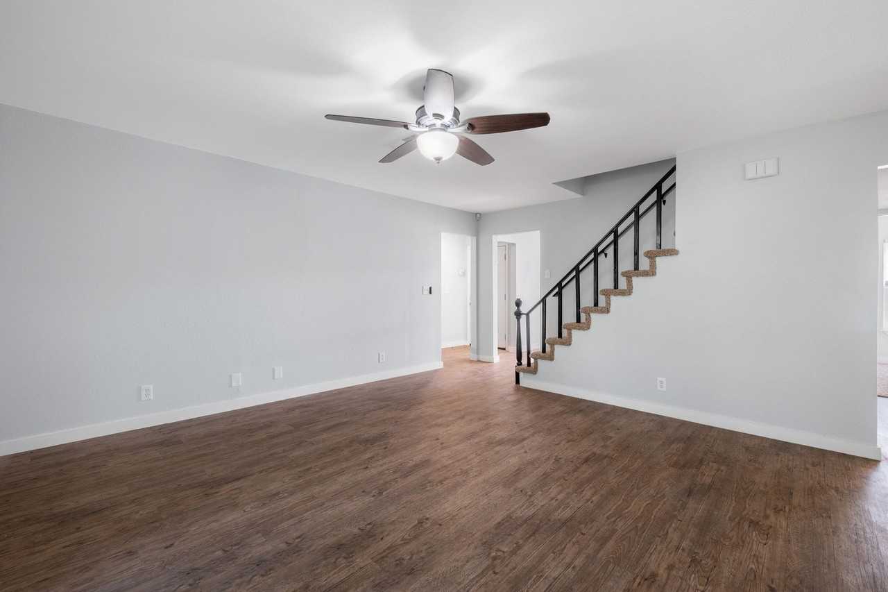 5504 Coventry Ln - Photo 6 of 39
