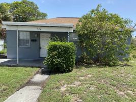 featured image of 624 W 2nd St