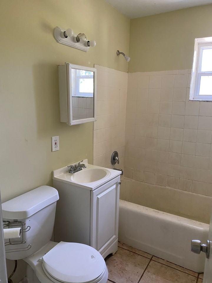 624 W 2nd St - Photo 3 of 15