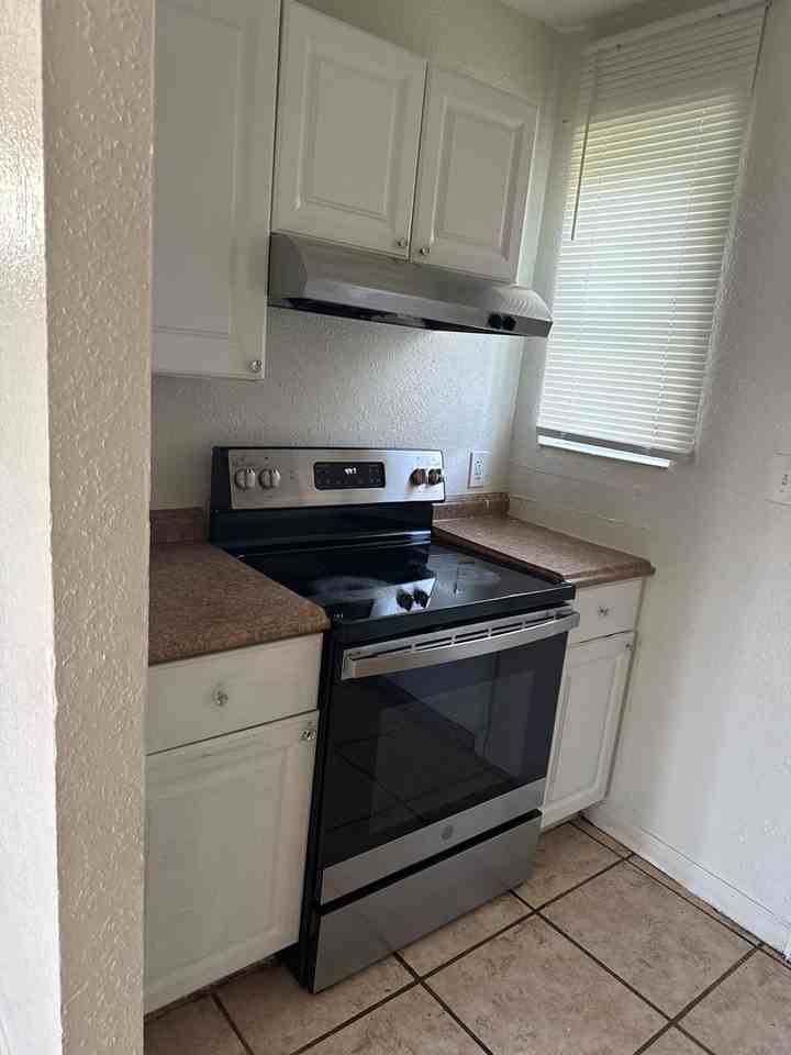 624 W 2nd St - Photo 4 of 15
