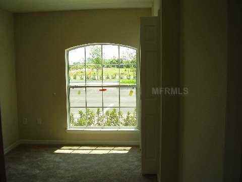 239 Royal Palm Dr - Photo 3 of 9