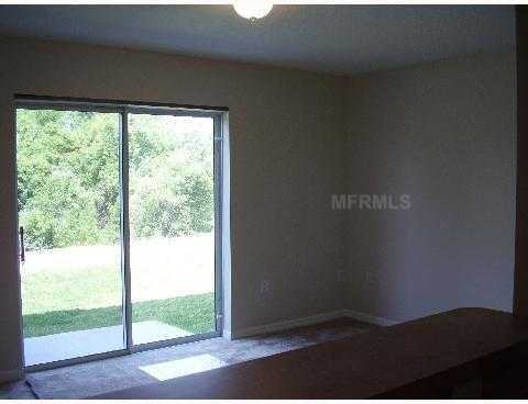 239 Royal Palm Dr - Photo 5 of 9