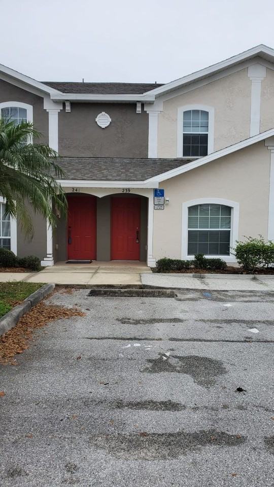 239 Royal Palm Dr - Photo 7 of 9