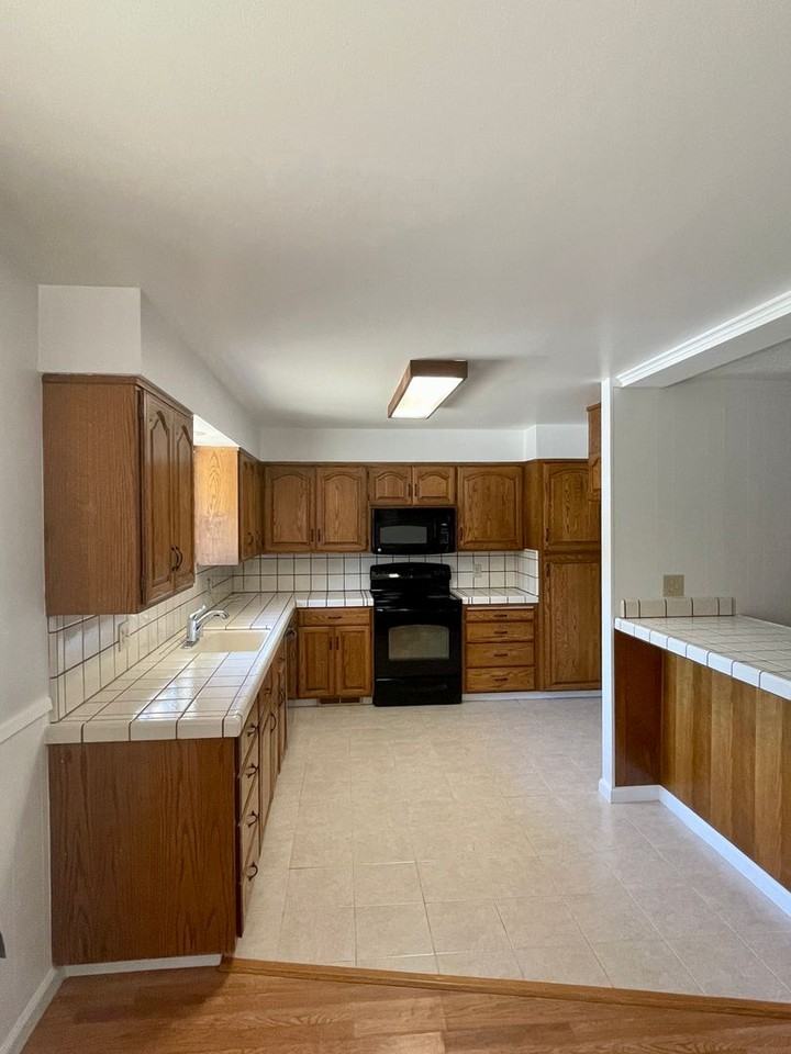 4700 Winding Way - Photo 7 of 21