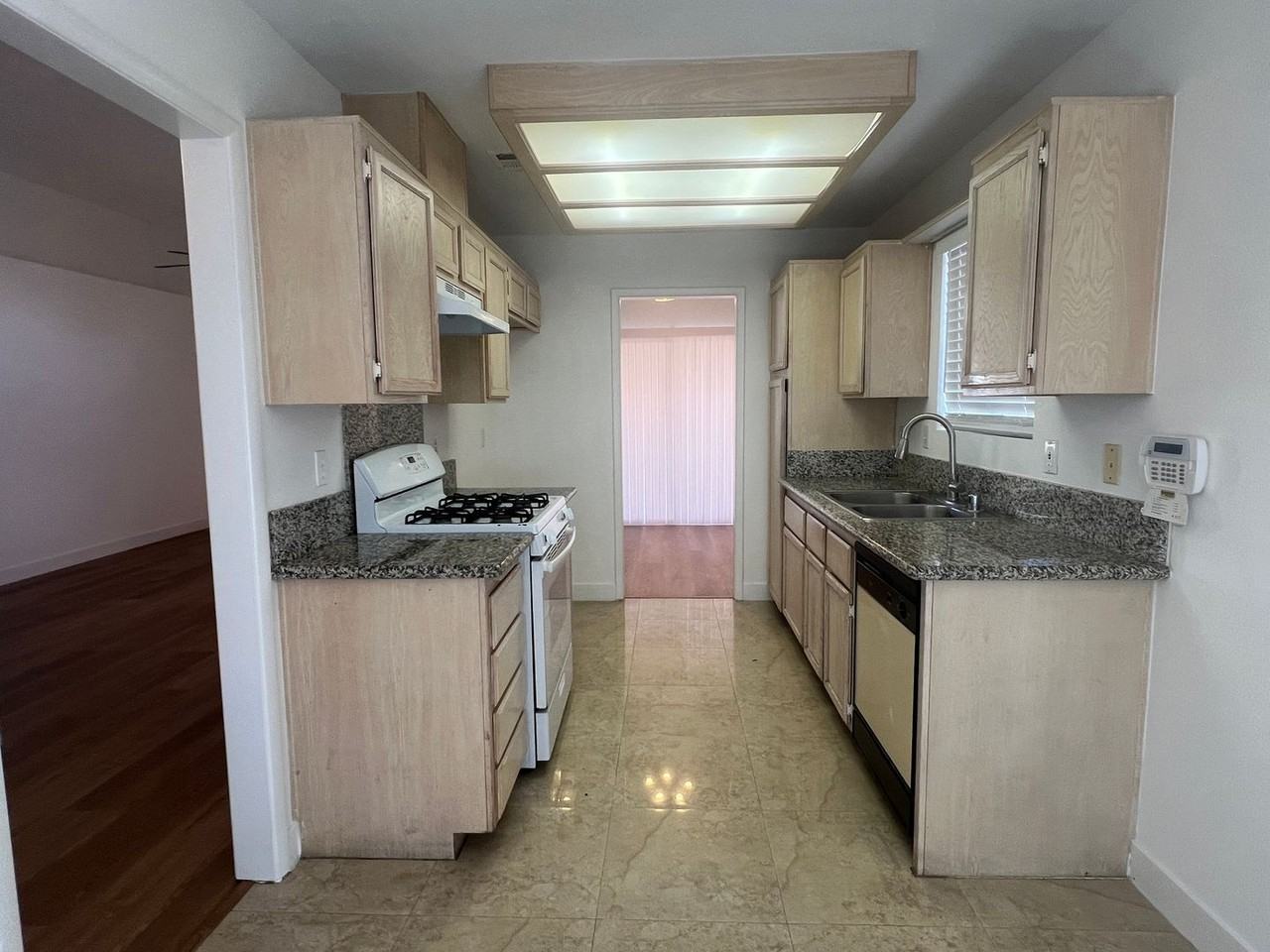 1309 Goldenglow Rd - Photo 7 of 14