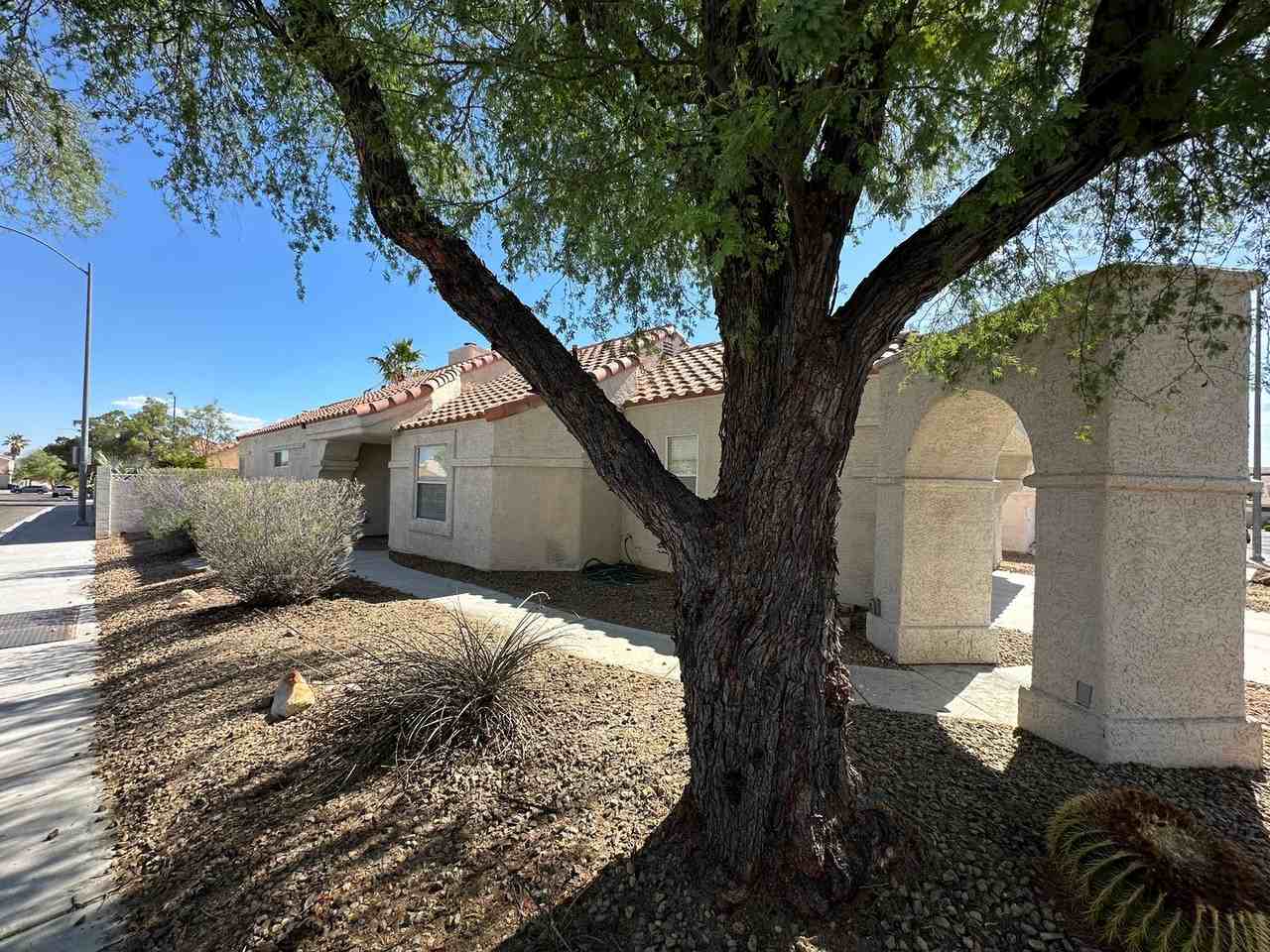 7872 Mt Whitney Cir - Photo 3 of 18