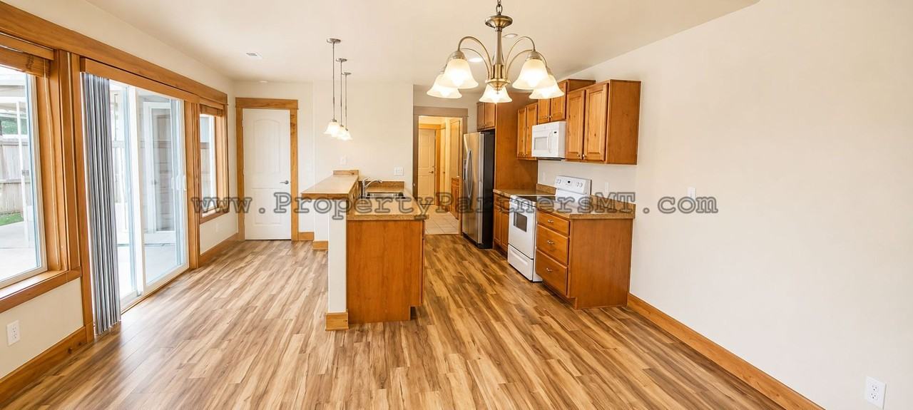 918 Flanders Creek Ave - Photo 3 of 16