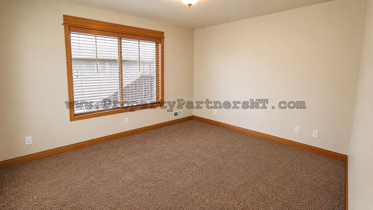 918 Flanders Creek Ave - Photo 5 of 16