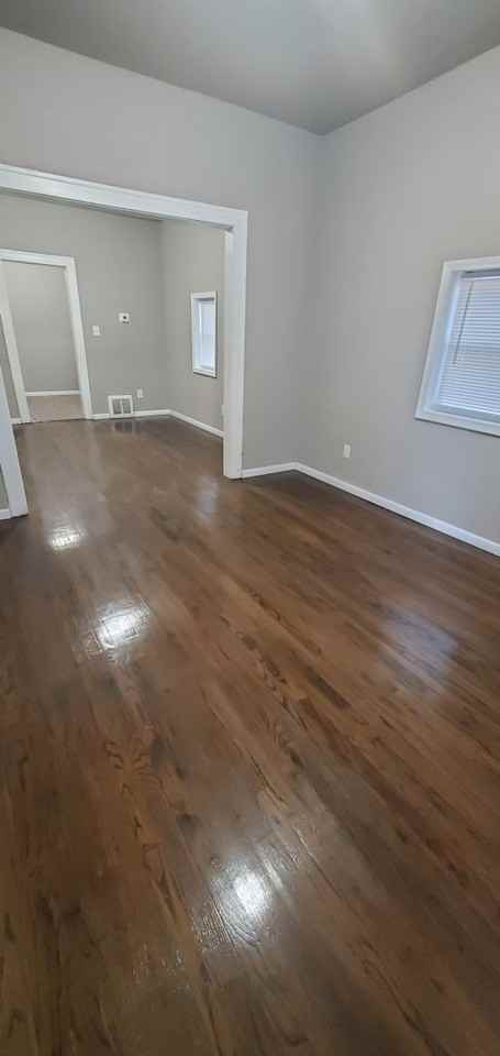 524 Porter St - Photo 5 of 9