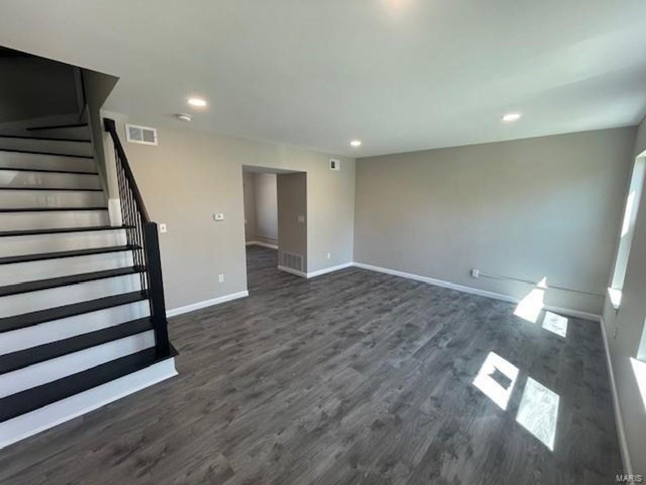 1007 Pine St - Photo 4 of 15