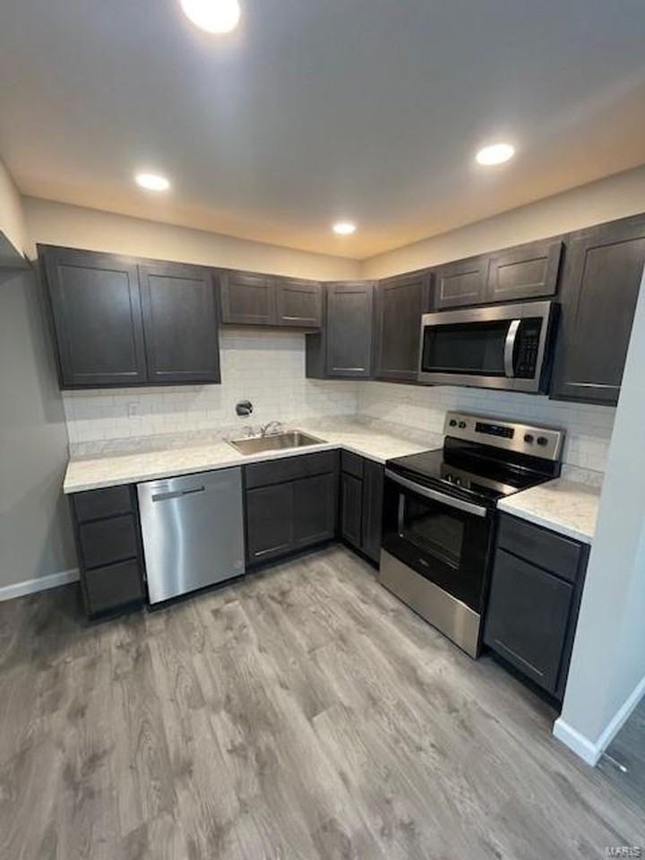 1007 Pine St - Photo 7 of 15