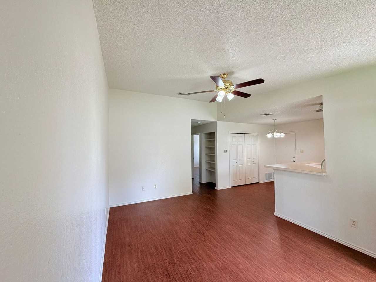 1215 Ridgemont St - Photo 4 of 26