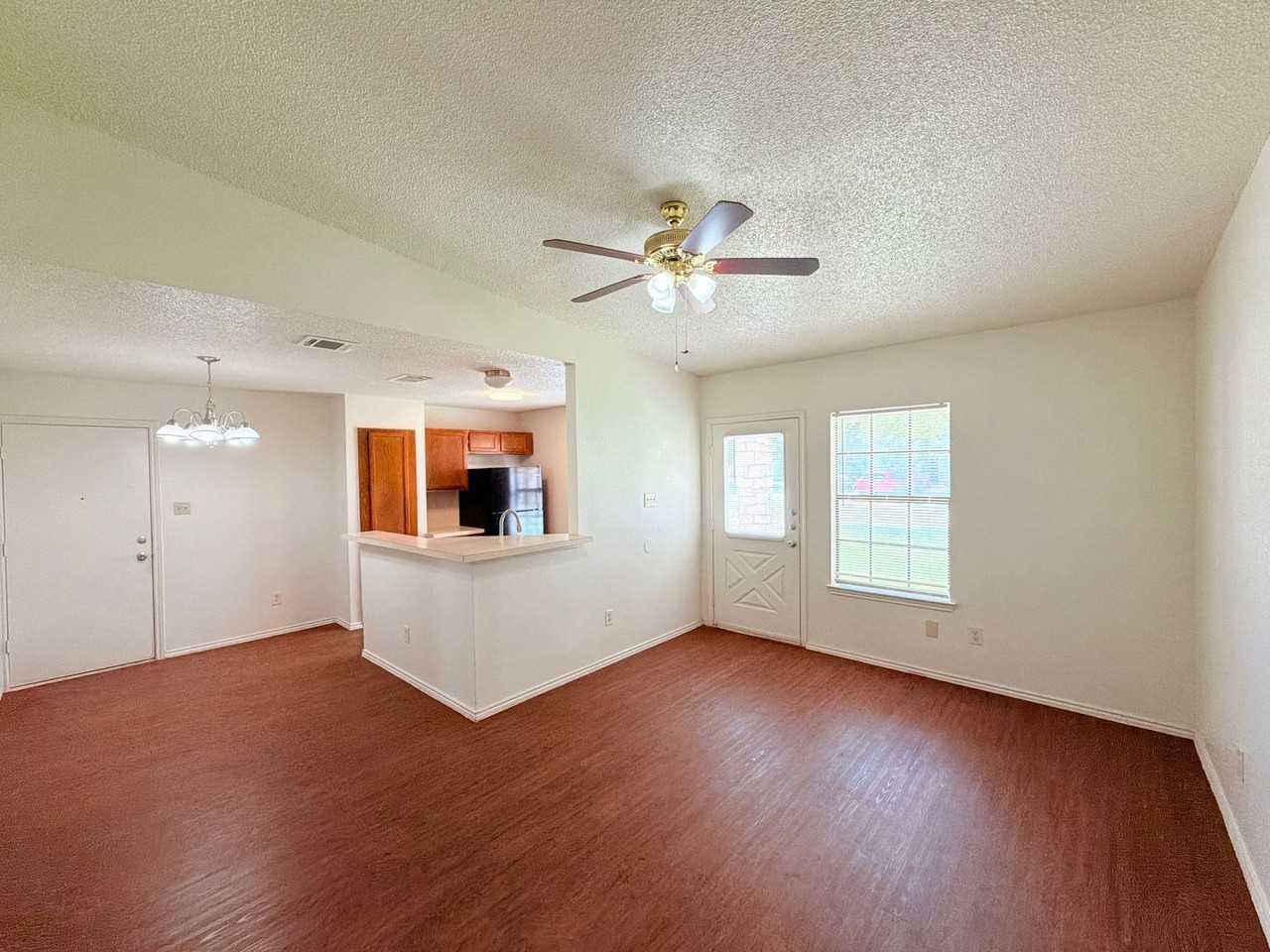1215 Ridgemont St - Photo 5 of 26