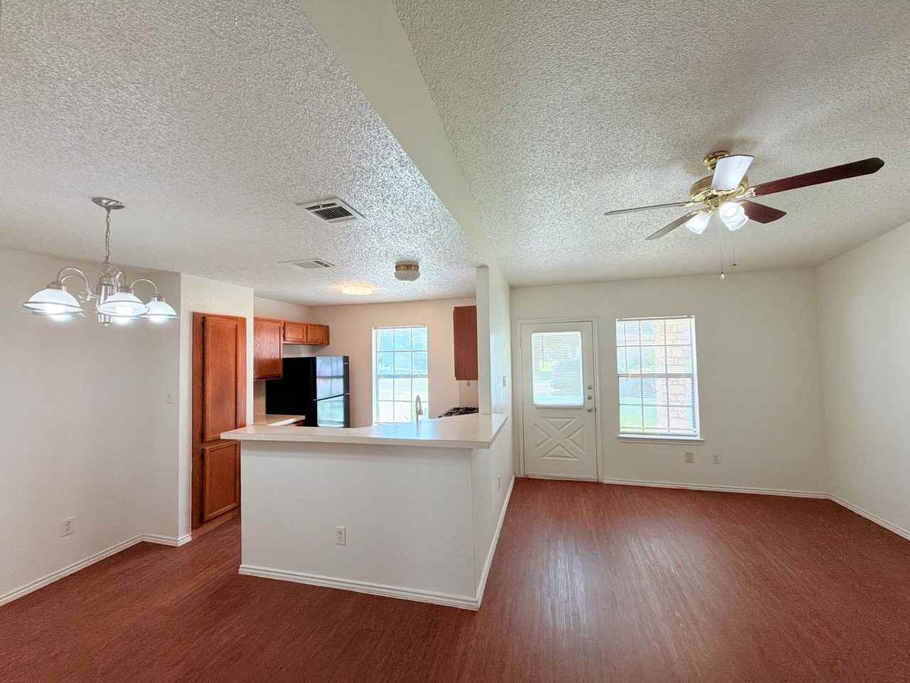 1215 Ridgemont St - Photo 6 of 26