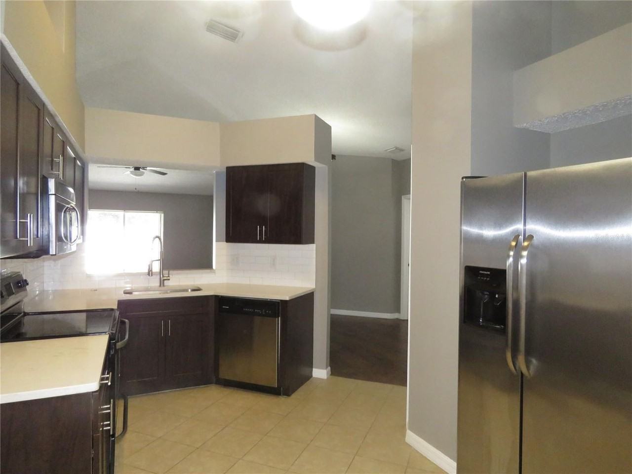 12605 Longcrest Dr - Photo 2 of 10