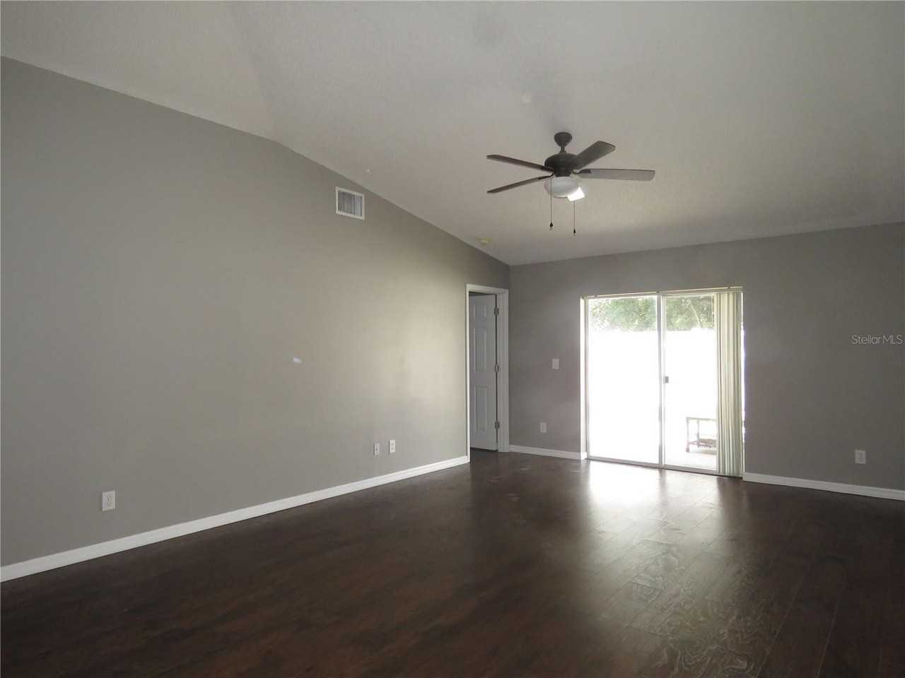 12605 Longcrest Dr - Photo 5 of 10
