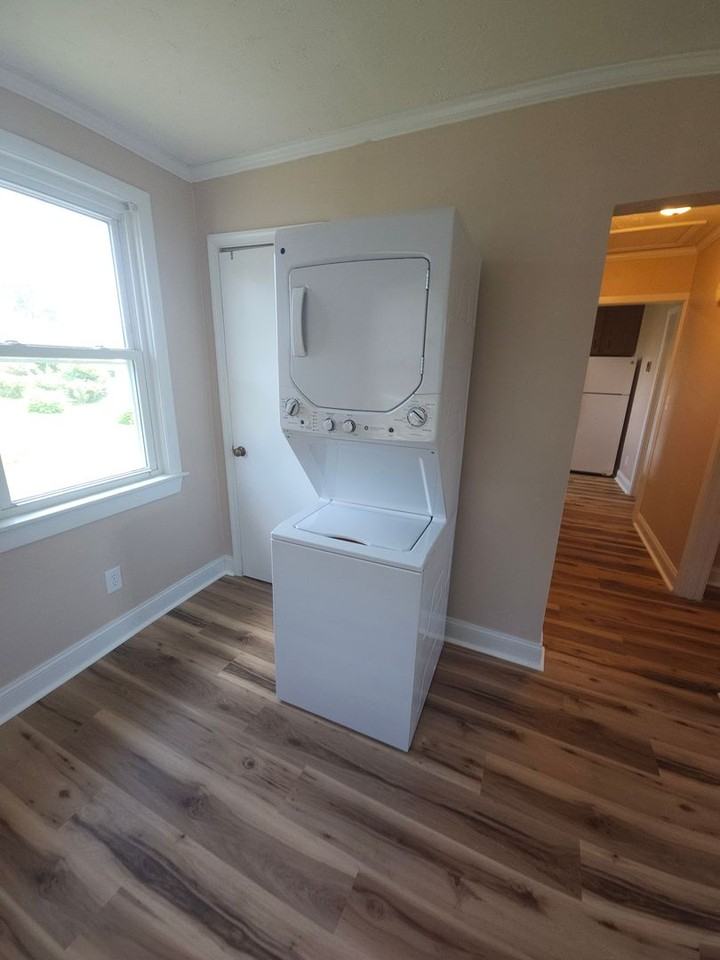 912 Forest St - Photo 4 of 31