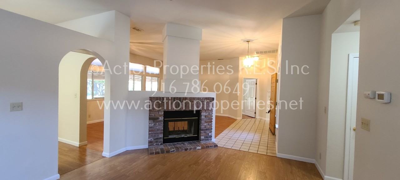 1417 Hurlston Way - Photo 4 of 28