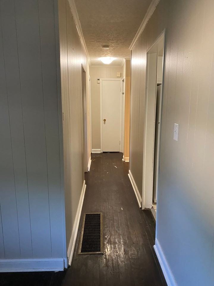 2059 Bancroft St - Photo 4 of 12