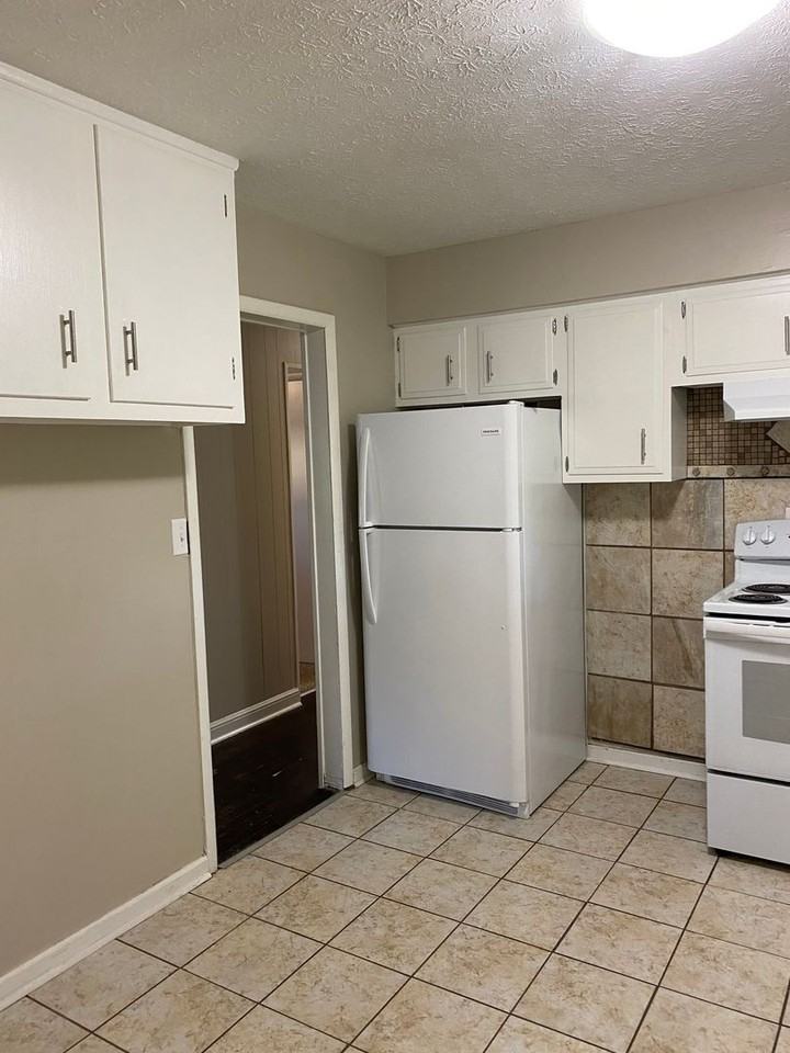 2059 Bancroft St - Photo 6 of 12
