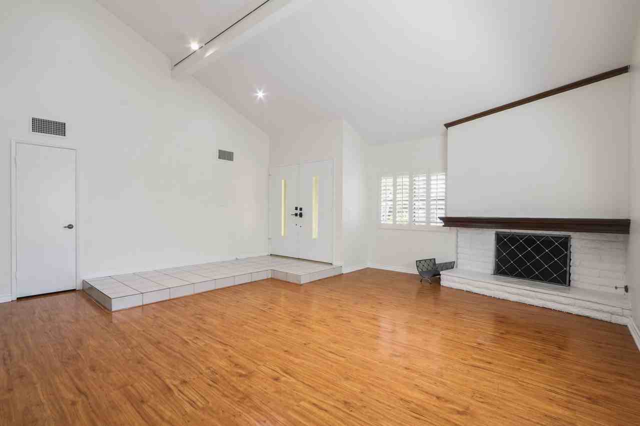 17691 Anglin Ln - Photo 4 of 25