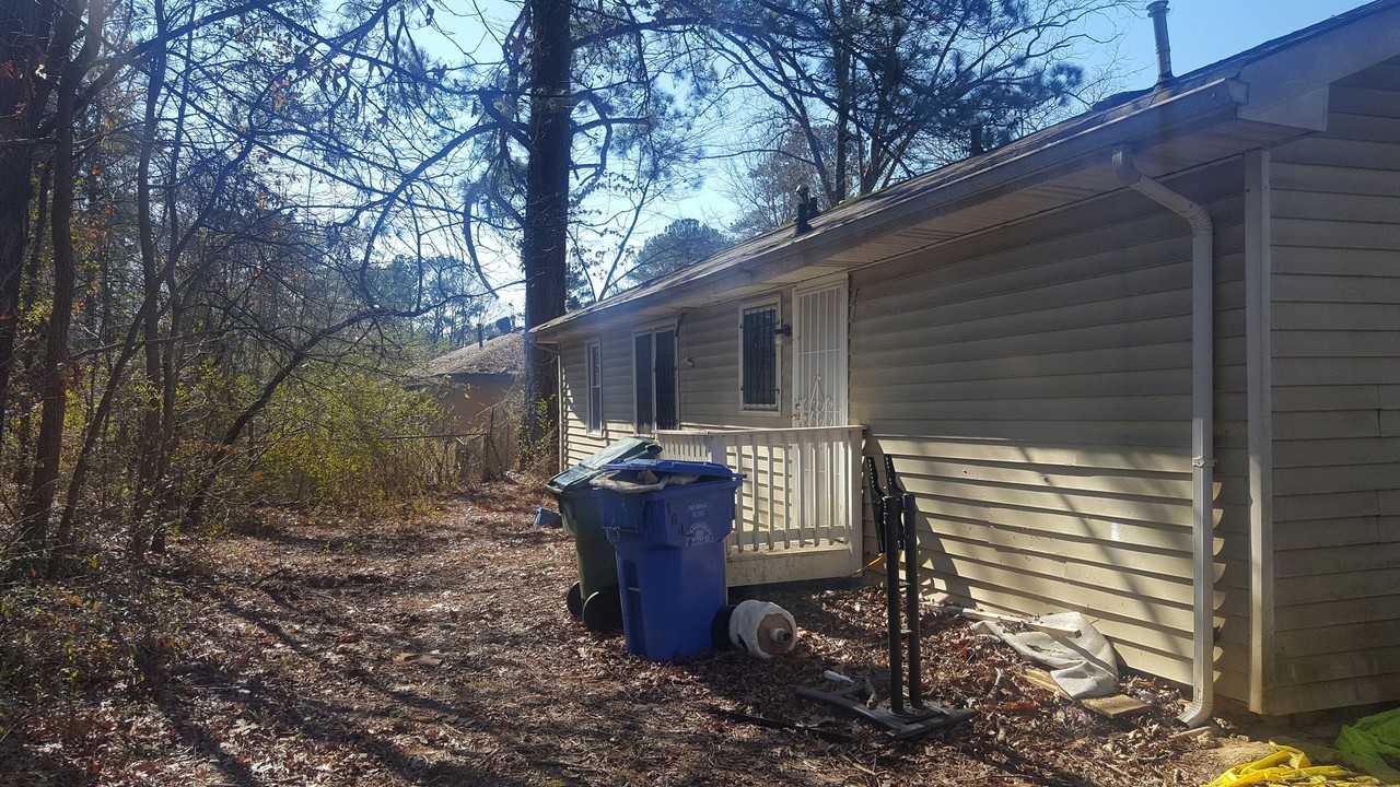 1647 Bridgeport Dr Nw - Photo 3 of 16