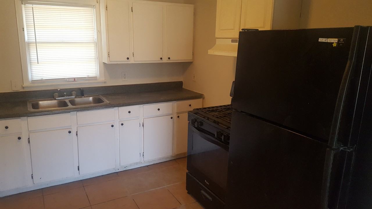 1647 Bridgeport Dr Nw - Photo 6 of 16