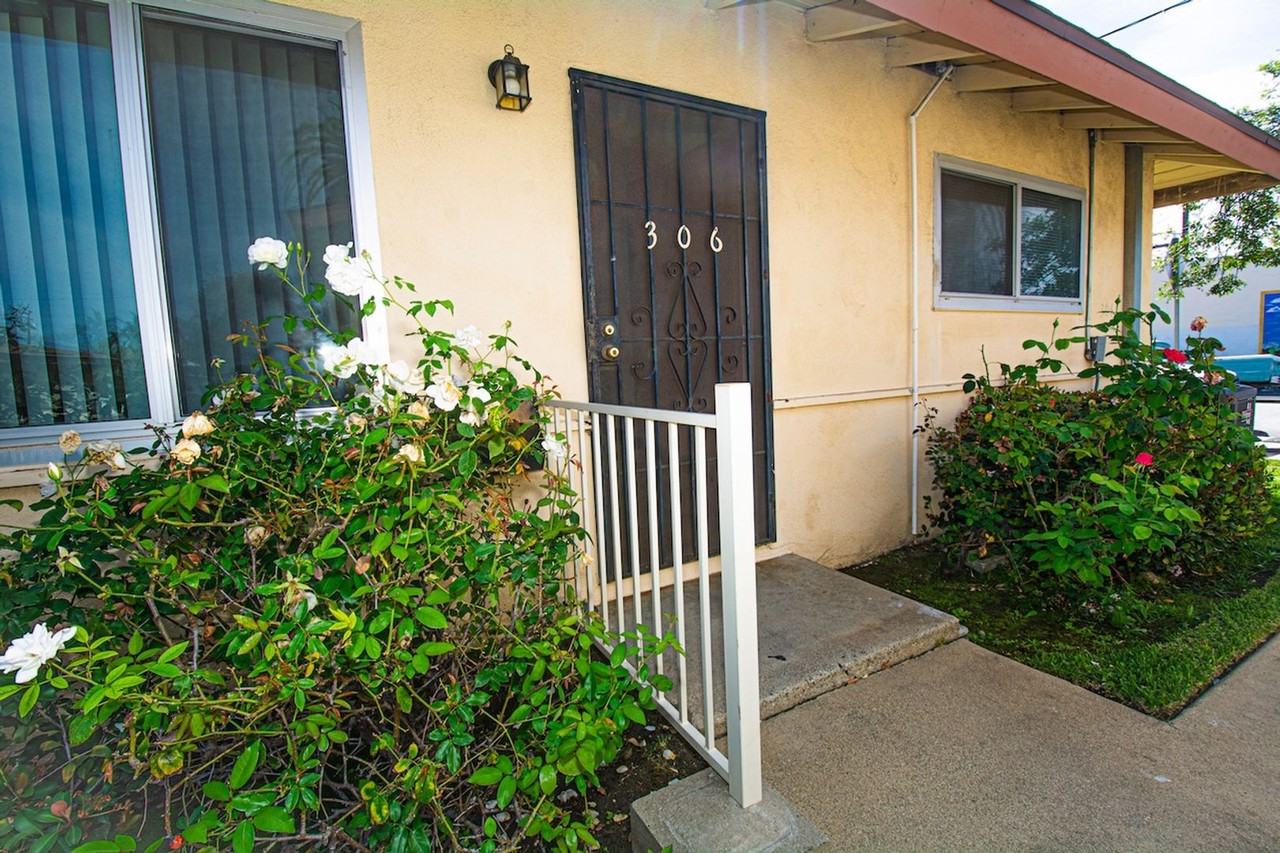 306 N Azusa Ave - Photo 2 of 29