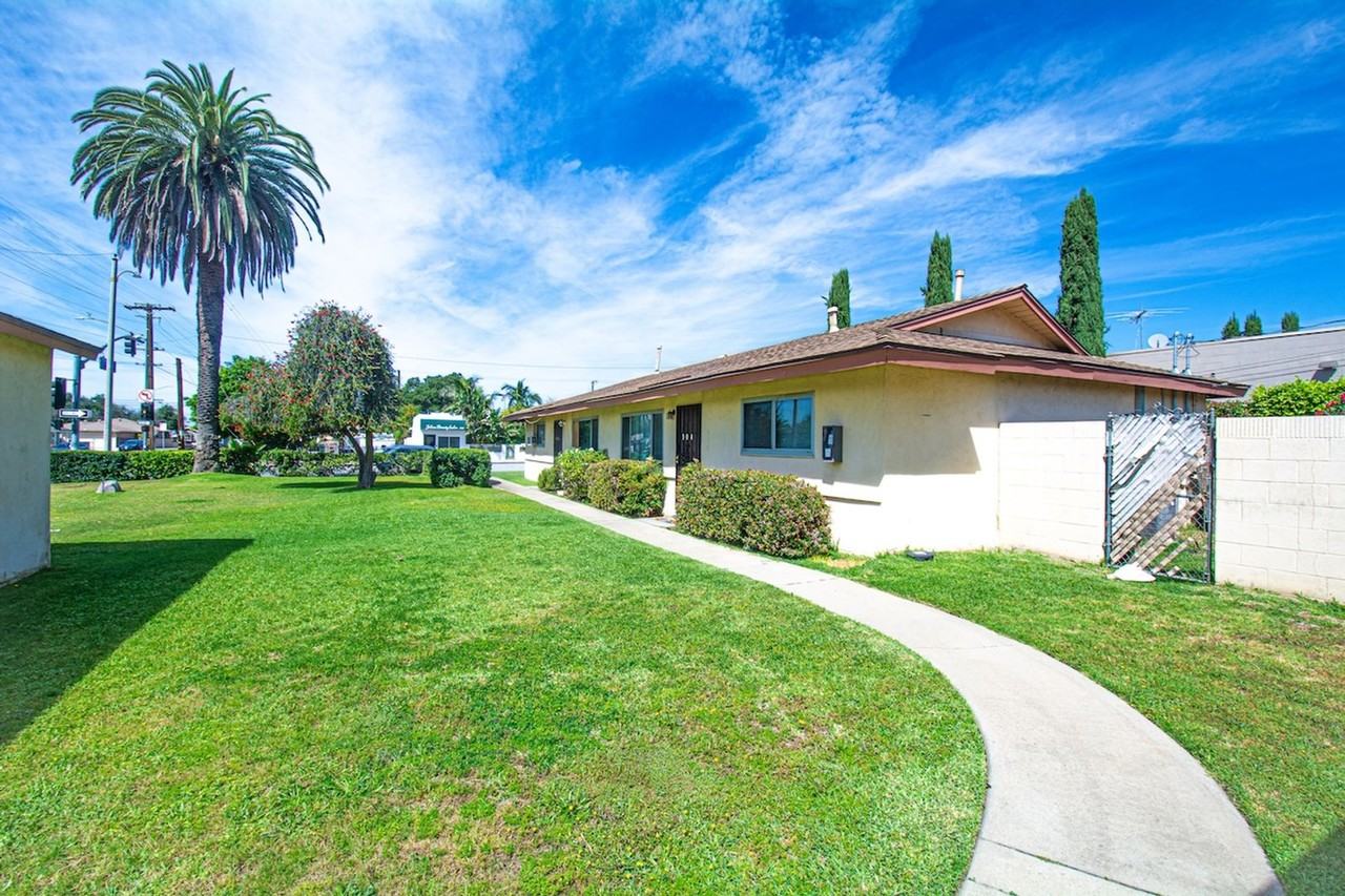 306 N Azusa Ave - Photo 4 of 29